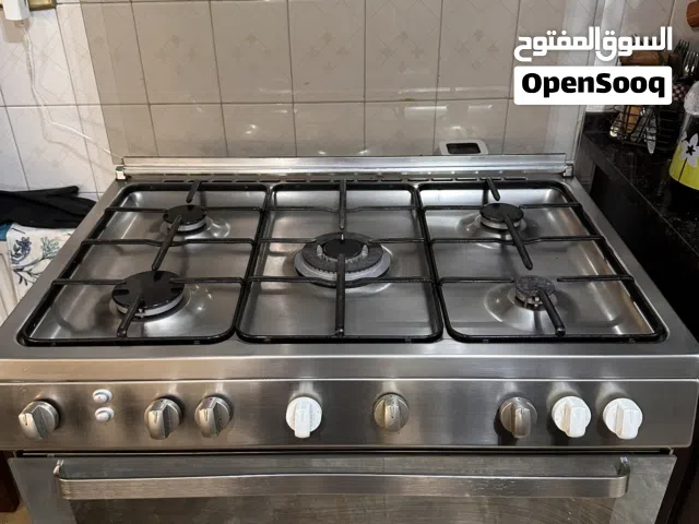 غاز إيطالي كبير مع فرن واسع 5 عيون من شركة تكنو غاز بحالة جيدة جدا جدا جدا للبيع
