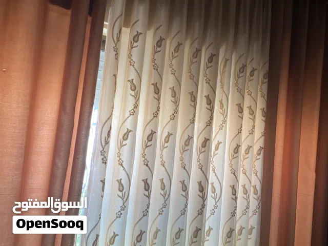 بردايه لون ابيض وسكني استعمال خفيف وكفر كنب سبع مقاعد
