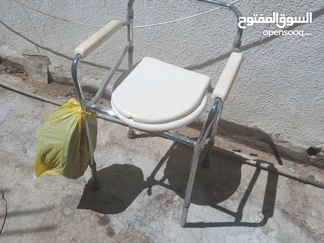 كرسي حمام مع كامل معداته لكبار السن متنقل السعر 10 داخل اربد ولا يوجد توصيل