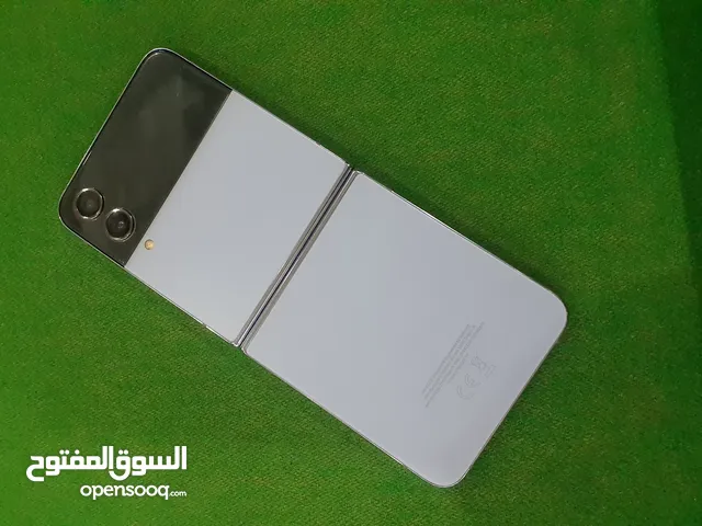 Samsung Galaxy Z Flip4 5G 512 GB in Mubarak Al-Kabeer