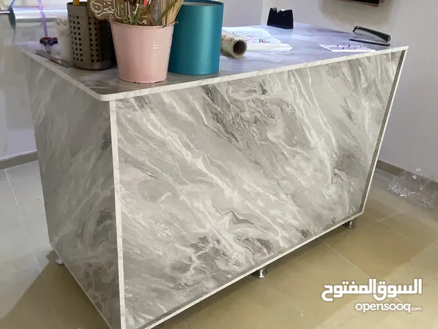 طاوله مع رخامه ثابته للبيع