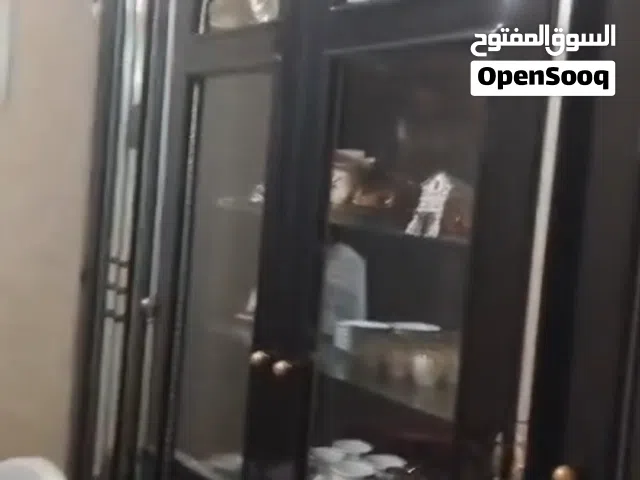 بوفيه كبير  وأنتريه الخشب المنيح بسعر 170 دينار.