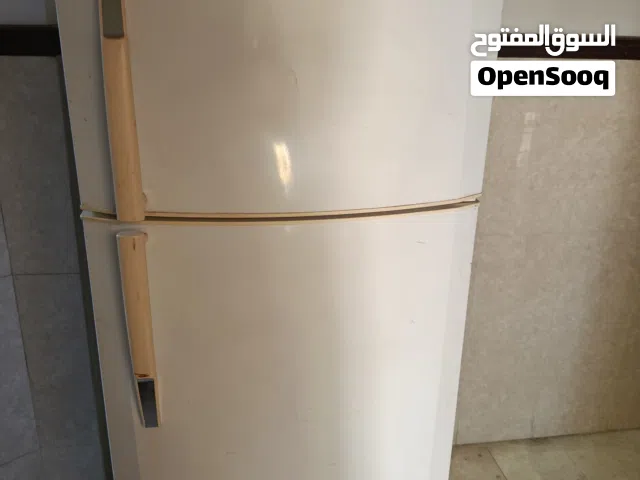 للبيع ثلاجه حجم كبير