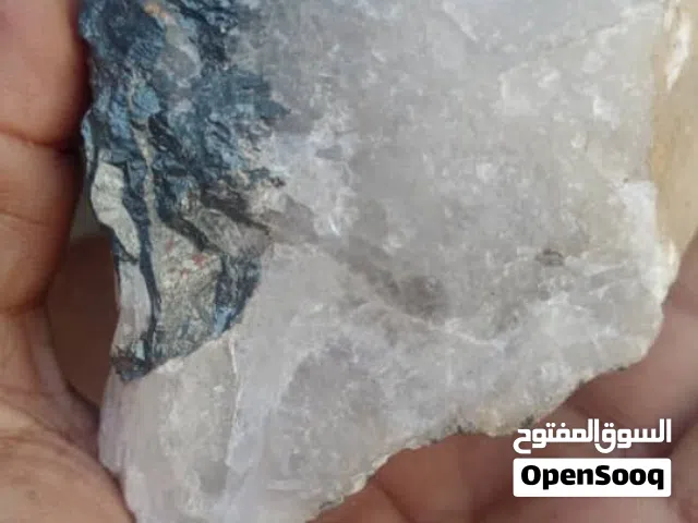 عينة هيماتيت لامع طبيعي على كوارتز - Specular Hematite