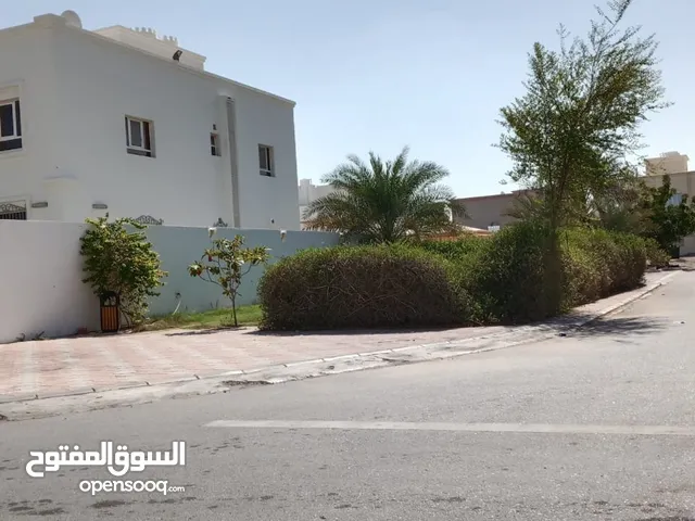 فيلا للبيع في المعبيلة الجنوبية بالقرب من نستو ماركت