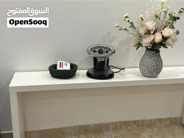 طاولة جانية ايكيا