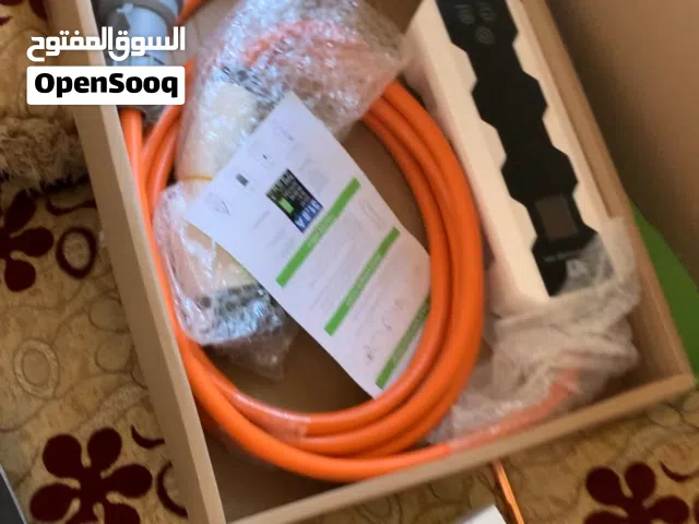 شاحن ذكي لسيارات الكهربائية مع جميع معدات التركيب