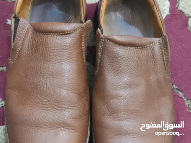 إعلان مميز – 2 من حذاء الماركة الشهيرة بالجلد الطبيعي Duck الأصلي مستعمل بحالة ممتازة