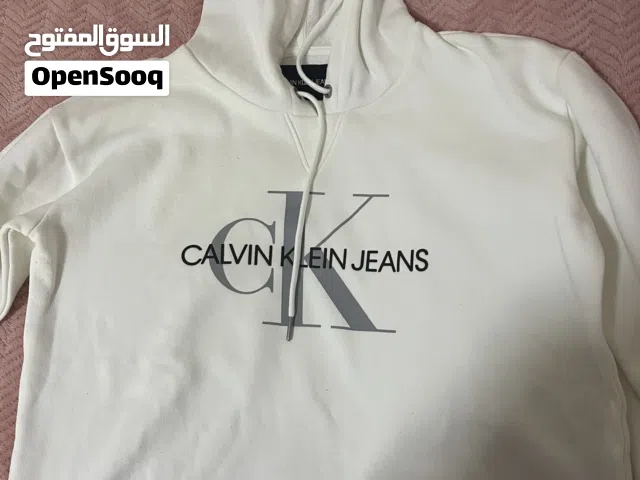 Calvin Klein بلوزة مع طاقية