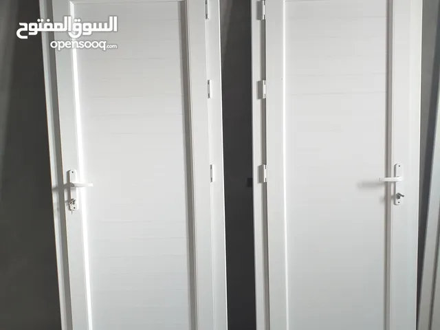 ابواب PVC بيضاء جديدة مصممه لمطبخ +دورة مياه.