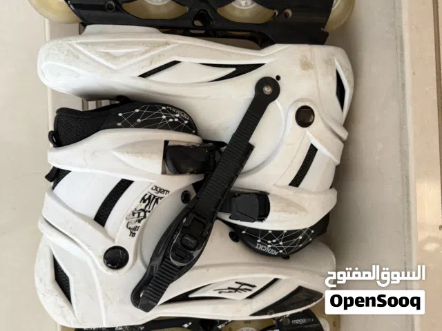 سكيت بلون الأبيض