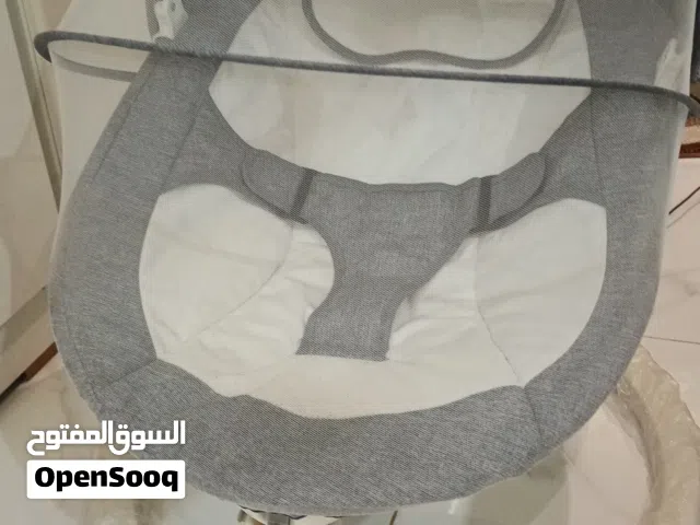 سرير هزاز مع ناموسيه ومرجيحه  للاطفال