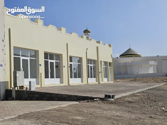 محلات للايجار المعبيلة الجنوبية مساحة المحل الواحد 45م2 خلف مسجد محمد الامين