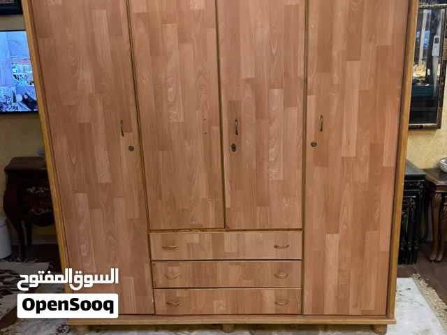 خزانة تفصيل باركيه خشب لاتيه محرفة زان اربع درف مع ثلاث جوارير بحالة ممتازة للبيع 65 دينار عمان اليا