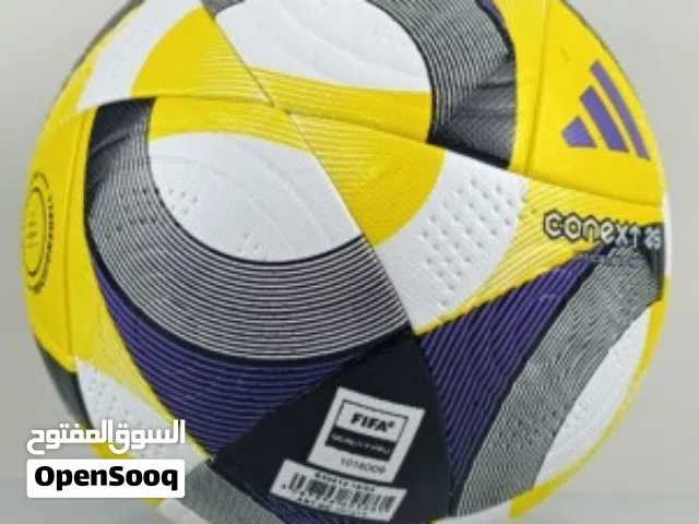 كرة قدم أصلية رسمية لبطولة كأس إنتركونتيننتال التي ينظمها الاتحاد الدولي لكرة القدم ( FIFA )