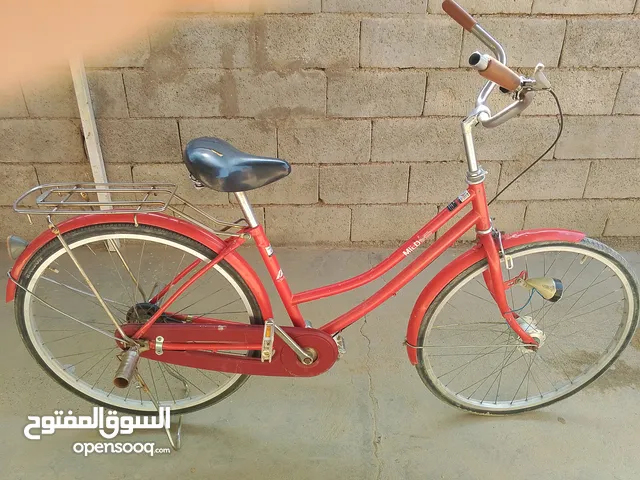 سلام عليكم بايسكل بناتي او بطه أحمر ياباني نضيف