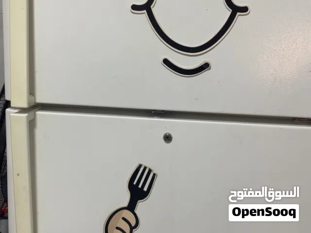 تلاجة LG بحالة ممتازة شغالة فريزر وتلاجة تبريد ممتاز واسعة جدا من الداخل 18 قدم