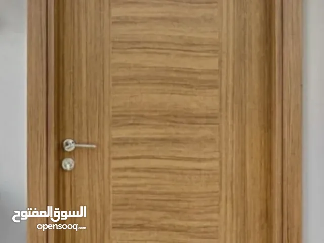 باب خشب مع الفريم مستعمل قليل نظيف جدا خالي من اي عيب