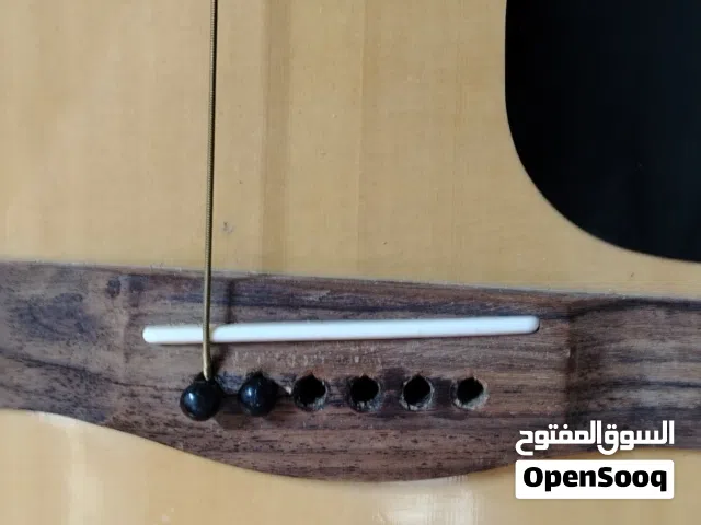 للبيع غيتار ياماها نوعية أصلية بدون اوتار