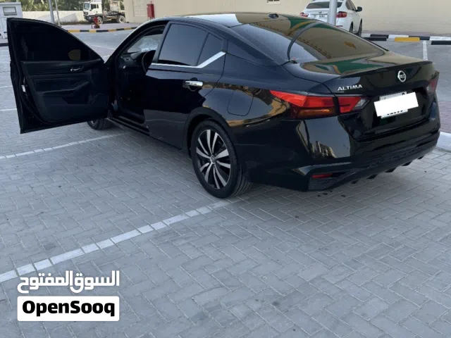 2019 نيسان التيما Standard