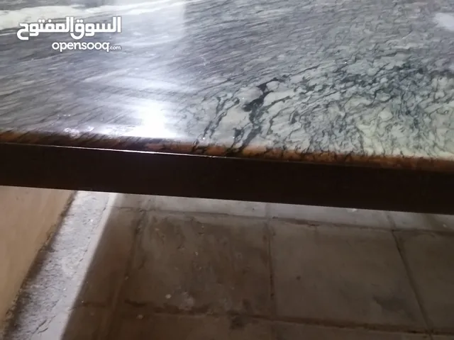 طاوله مستعمله للبيع
