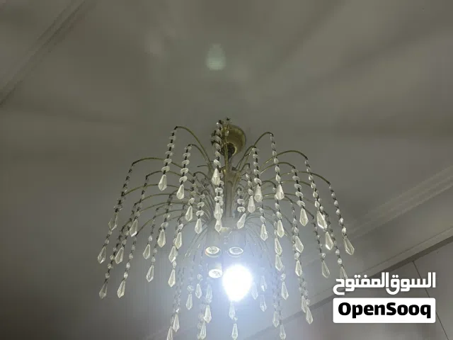ثريات سقف عدد 9 بحالة الوكاله