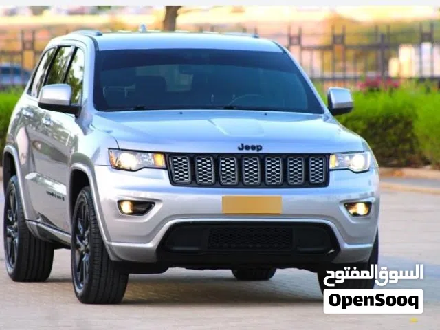 Used Jeep Grand Cherokee in Al Dakhiliya