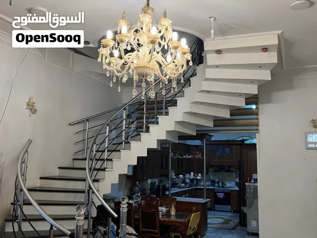 دار للبيع طابقين جديد في الجبيله على شارع عريض مساحه 117م بناء درجه اولى موقع ممتاز