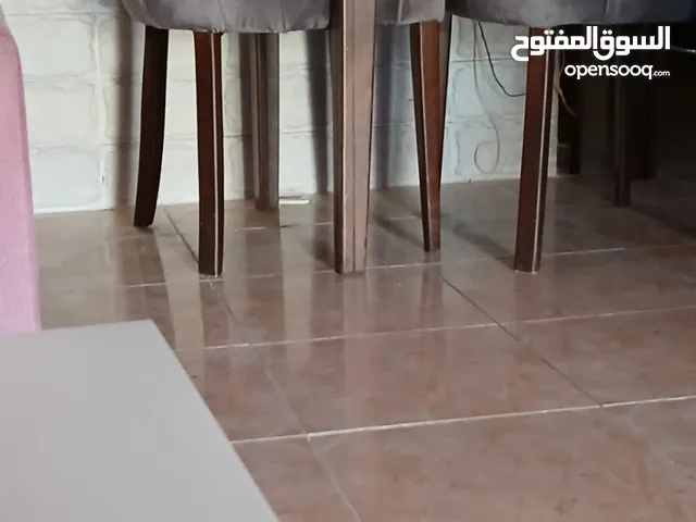 طاولة سفرة مع 3 كراسي