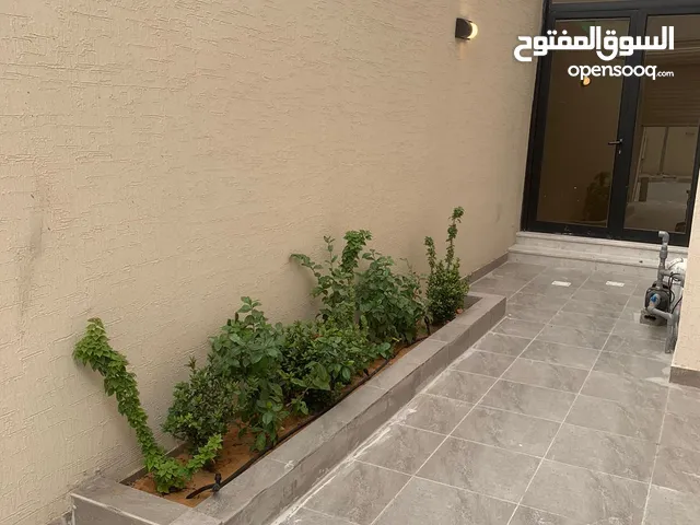 200 m2 5 Bedrooms Apartments for Rent in Dammam Uhud
