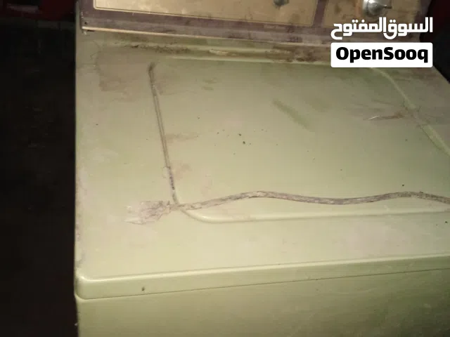 غسالة ملابس كيلفينيتور امريكية أصلية فول اوتوماتيك وارد الخليج و متخزنة ولم تستعمل وبابها من اعلي