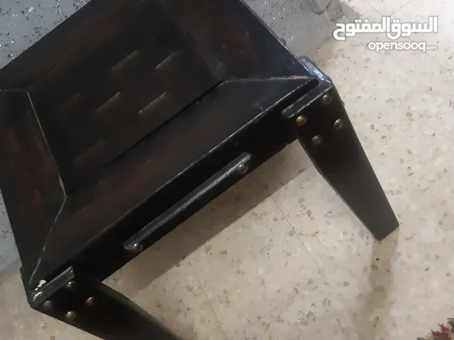 طاولة وسط مع طاولتين صغار للبيع