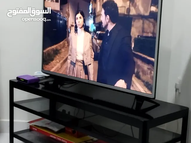 شاشة LG مع طاولة