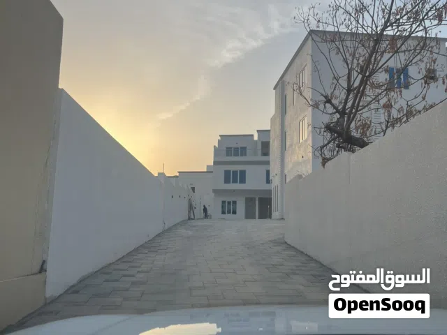 Brand new villas for rent in Madinat sultan Qaboos