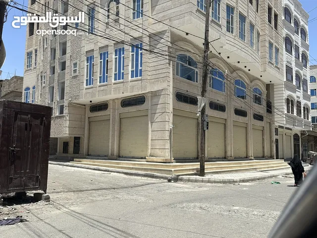 عمارة ركنية دكاكين للايجار عباره عن 6 فتحات ركنية مع بدروم مع نص دور فوق الدكاكين تمتاز بموقع تجاري