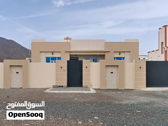 منزل راقٍ للبيع – ولاية سمائل / الدسر