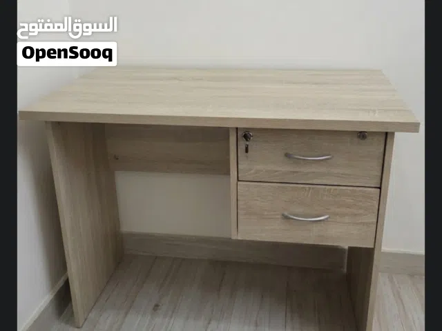 مكتب بحالة الجديد