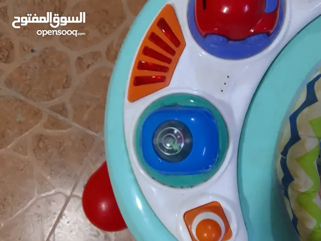 يوجد عربة اطفال مشايھ بحالة ممتازة ونظيف سعر 7دينار