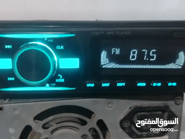 مسجل مربوط على محول يعمل على كهرباء البيت او السيارة او بطارية الدراجه او البسكليت