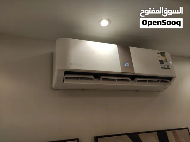 فني محترف لصيانة وغسيل وفك وتركيب المكيفات