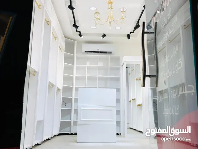 ديكور محل ملابس للبيع