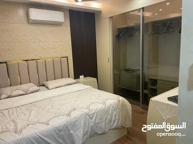 شقة روف مفروشة للايجار 2 نوم في شارع المدينة المنورة قرب مطعم ورد