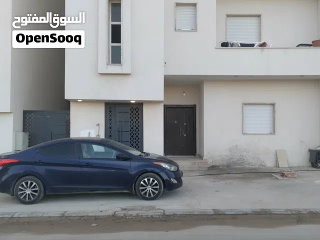 إيجار شقة للإيجار الخدمي(مساحتها172م)  تقع أمام الطريق