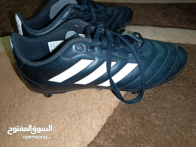 بوت اديداس اصابع