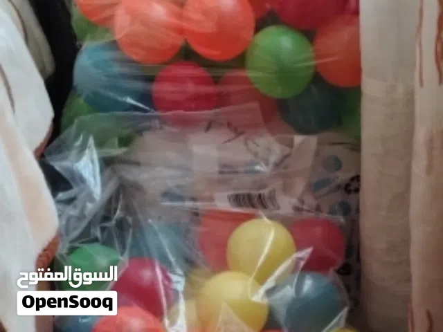90 كرة بلاستيكية