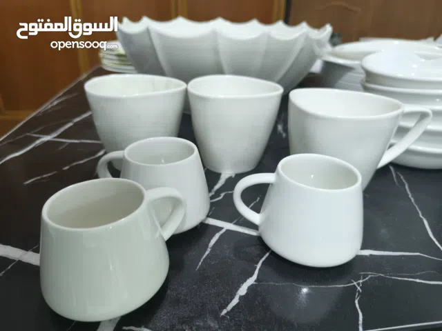 مجموعة صحون طعام واكواب وفناجين