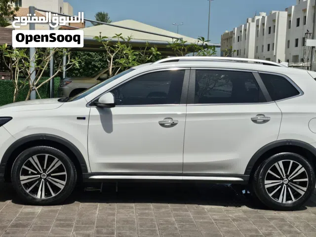 للبيع جيب ام جي MGRX5 وكالة الغانم 2022  ابيض الداخل جلد تان فل اتوماتيك كامل المواصفات