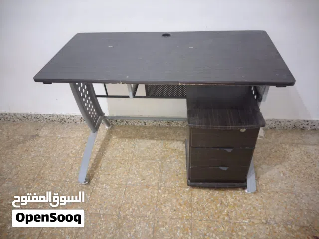 مكتب دارسي مع زيانه وسرير نفس الموديل سعرهم 450كما يوجد أصناف اخرى تفاصيل اتصال واتس