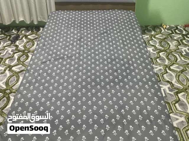 سرير للبيع