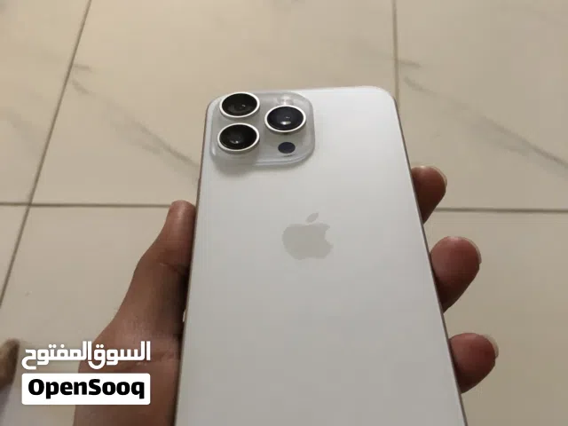 بيع هاتف ايفون 15 برو ماكس 256 جي بي الهاتف بحالة ممتازة